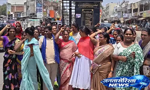 Transgender अधिकार अधिनियम के खिलाफ अंबेडकर स्क्वायर पर विरोध प्रदर्शन Transgender अधिकार अधिनियम के खिलाफ अंबेडकर स्क्वायर पर विरोध प्रदर्शन