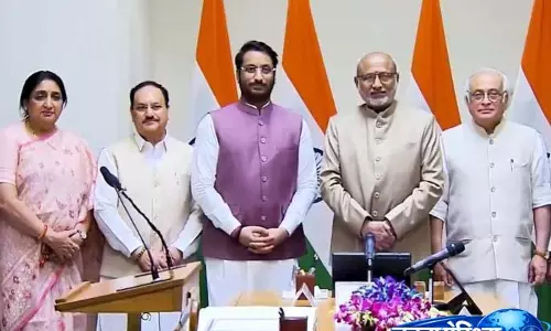 Parth Pawar ने सांसद के तौर पर शपथ ली, अजितदादा का सिग्नेचर लुक पहना Parth Pawar ने सांसद के तौर पर शपथ ली, अजितदादा का सिग्नेचर लुक पहना