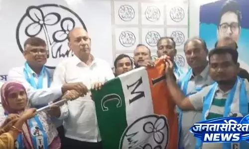 Uluberia में 11 विपक्षी पंचायत सदस्य तृणमूल में शामिल हुए Uluberia में 11 विपक्षी पंचायत सदस्य तृणमूल में शामिल हुए