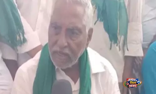 KTR ने जीवन रेड्डी से मुलाक़ात की, पूर्व कांग्रेसी मंत्री को पार्टी में शामिल होने का दिया न्योता KTR ने जीवन रेड्डी से मुलाक़ात की, पूर्व कांग्रेसी मंत्री को पार्टी में शामिल होने का दिया न्योता