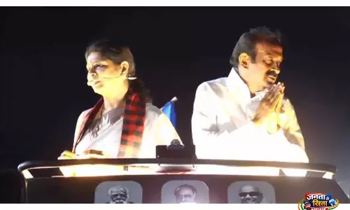 तमिलनाडु: कनिमोझी ने इरोड में DMK उम्मीदवार मुथुसामी के लिए किया प्रचार तमिलनाडु: कनिमोझी ने इरोड में DMK उम्मीदवार मुथुसामी के लिए किया प्रचार