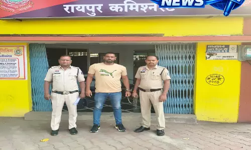 महिला से छेड़छाड़ और पति से मारपीट का आरोपी गिरफ्तार महिला से छेड़छाड़ और पति से मारपीट का आरोपी गिरफ्तार
