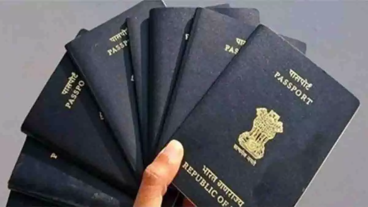 हवाला और फर्जी पासपोर्ट रैकेट का भंडाफोड़, कैश और दस्तावेजों के साथ आरोपी गिरफ्तार हवाला और फर्जी पासपोर्ट रैकेट का भंडाफोड़, कैश और दस्तावेजों के साथ आरोपी गिरफ्तार