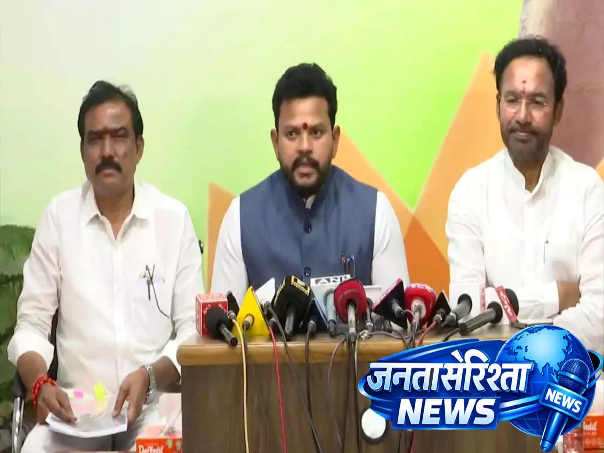 आर्म्ड फोर्सेज़ ट्रेनिंग के लिए आदिलाबाद एयरपोर्ट का इस्तेमाल करेंगी: Aviation Minister आर्म्ड फोर्सेज़ ट्रेनिंग के लिए आदिलाबाद एयरपोर्ट का इस्तेमाल करेंगी: Aviation Minister