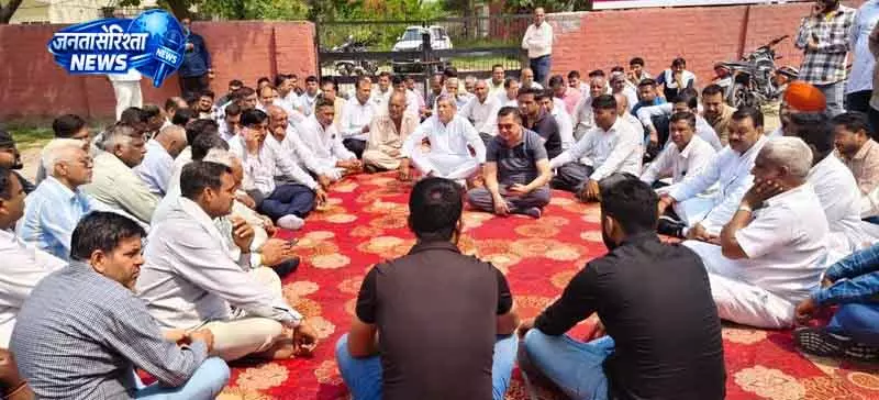 Karnal आढ़तियों ने घरौंडा में रोजाना खरीद की मांग की Karnal आढ़तियों ने घरौंडा में रोजाना खरीद की मांग की