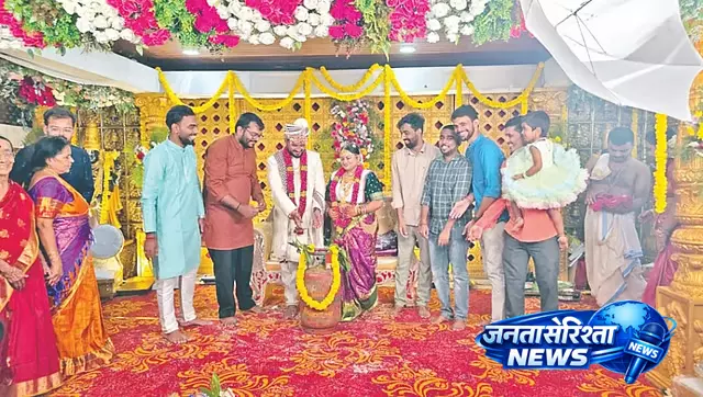 दूल्हा-दुल्हन को गैस सिलेंडर गिफ्ट; Taluk प्रशासन ने दूल्हे को नोटिस दिया दूल्हा-दुल्हन को गैस सिलेंडर गिफ्ट; Taluk प्रशासन ने दूल्हे को नोटिस दिया