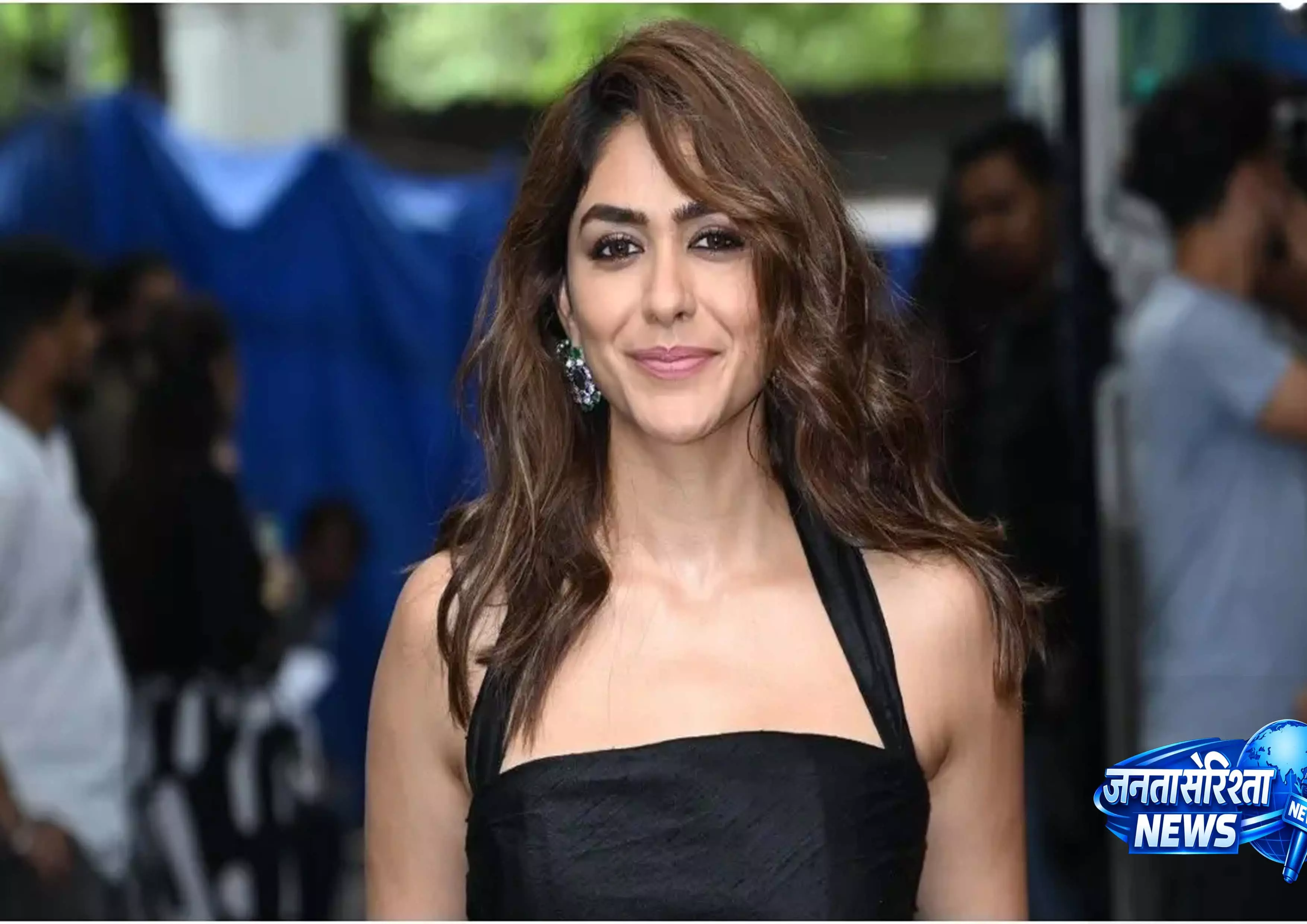 Mrunal Thakur को ‘तुम मेरे बेटे हो’ कमेंट पर मिला सशक्त जवाब, बेटी होने पर गर्व का संदेश Mrunal Thakur को ‘तुम मेरे बेटे हो’ कमेंट पर मिला सशक्त जवाब, बेटी होने पर गर्व का संदेश
