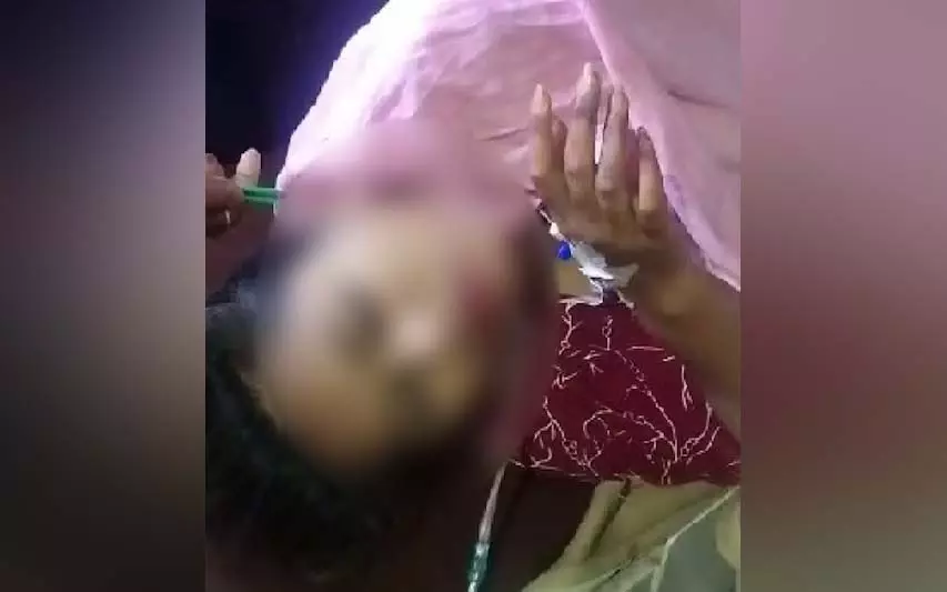 लड़की पर चाकू से ताबड़तोड़ 12 हमले, राहगीरों की मुस्तैदी ने बचाई जान लड़की पर चाकू से ताबड़तोड़ 12 हमले, राहगीरों की मुस्तैदी ने बचाई जान