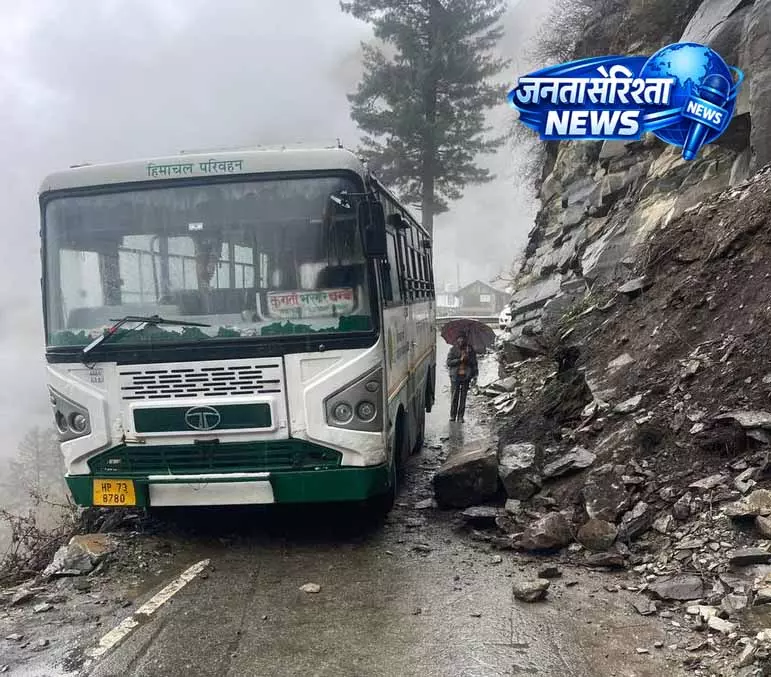 सड़क दुर्घटना में Chamba के 15 यात्रियों की जान बची सड़क दुर्घटना में Chamba के 15 यात्रियों की जान बची