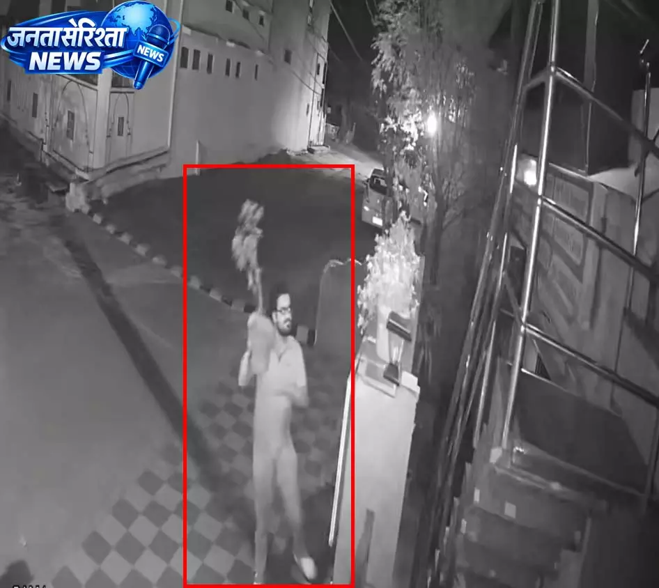 Raipur Breaking: टैगोर नगर में पौधों की चोरी, युवक CCTV में कैद Raipur Breaking: टैगोर नगर में पौधों की चोरी, युवक CCTV में कैद