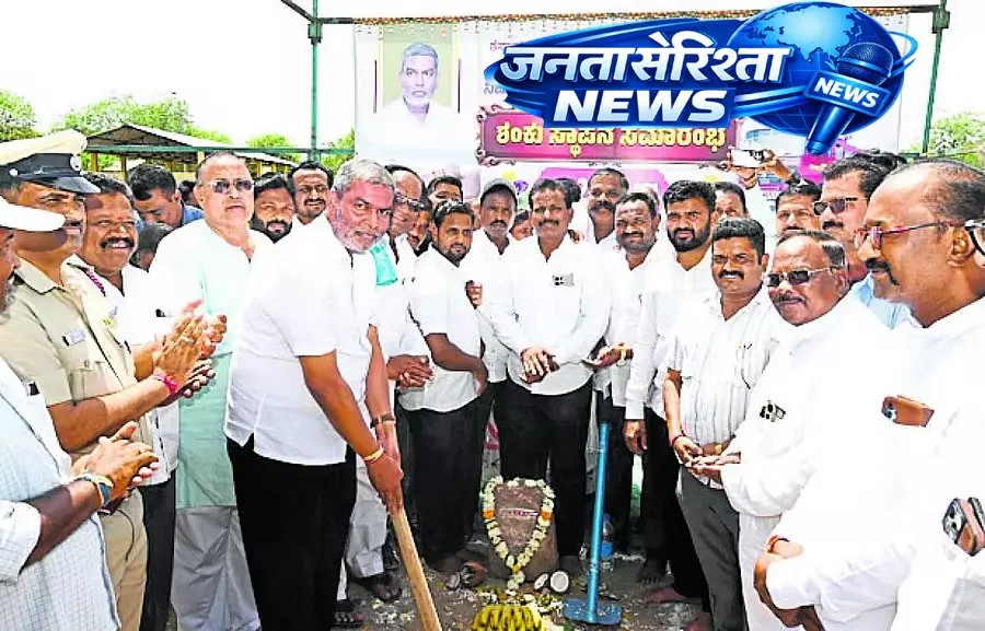 Karnataka : सड़क निर्माण कार्य के लिए भूमि पूजा Karnataka : सड़क निर्माण कार्य के लिए भूमि पूजा