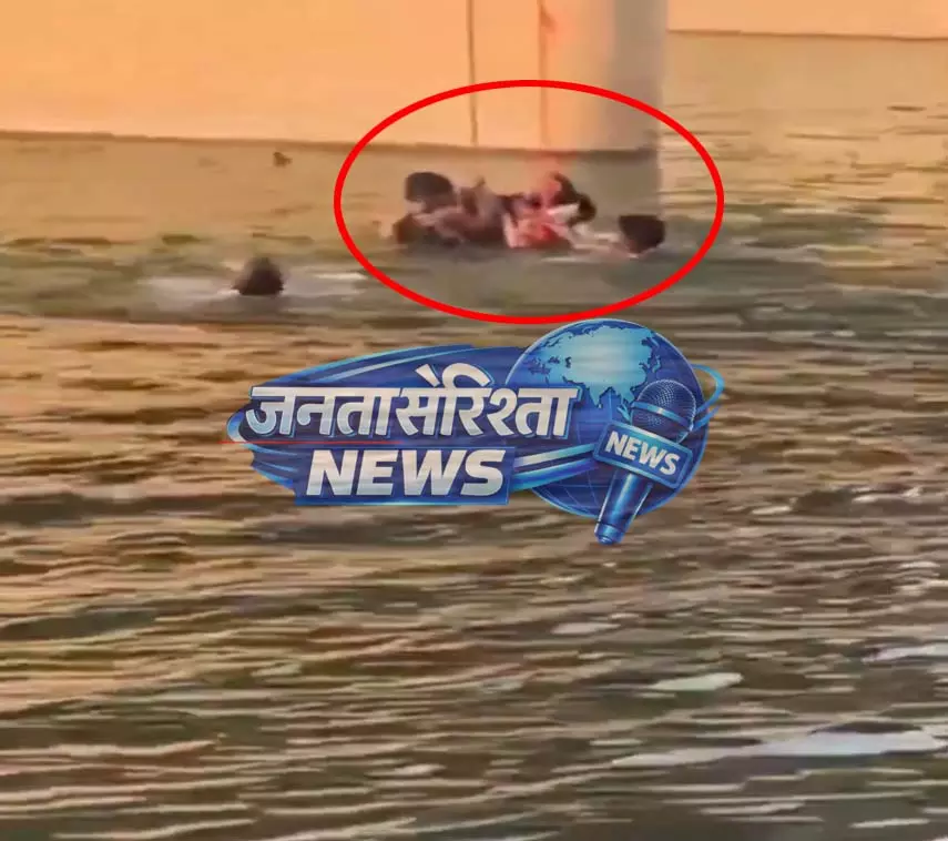 घरेलू विवाद से परेशान युवती ने इंद्रावती पुल से लगाई छलांग, देखें VIDEO... घरेलू विवाद से परेशान युवती ने इंद्रावती पुल से लगाई छलांग, देखें VIDEO...