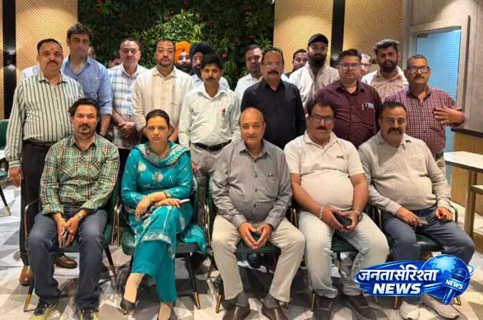 डीलरों की बैठक में गैस सप्लाई और DAC मुद्दों पर चर्चा डीलरों की बैठक में गैस सप्लाई और DAC मुद्दों पर चर्चा