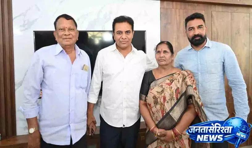 KTR ने कसारला नागेंद्र रेड्डी के परिवार से मुलाकात की KTR ने कसारला नागेंद्र रेड्डी के परिवार से मुलाकात की