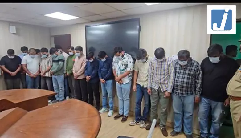 फर्जी कॉल सेंटर का भंडाफोड़, 16 साइबर ठग गिरफ्तार फर्जी कॉल सेंटर का भंडाफोड़, 16 साइबर ठग गिरफ्तार