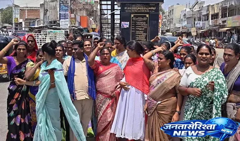 Transgender अधिकार अधिनियम के खिलाफ अंबेडकर स्क्वायर पर विरोध प्रदर्शन Transgender अधिकार अधिनियम के खिलाफ अंबेडकर स्क्वायर पर विरोध प्रदर्शन