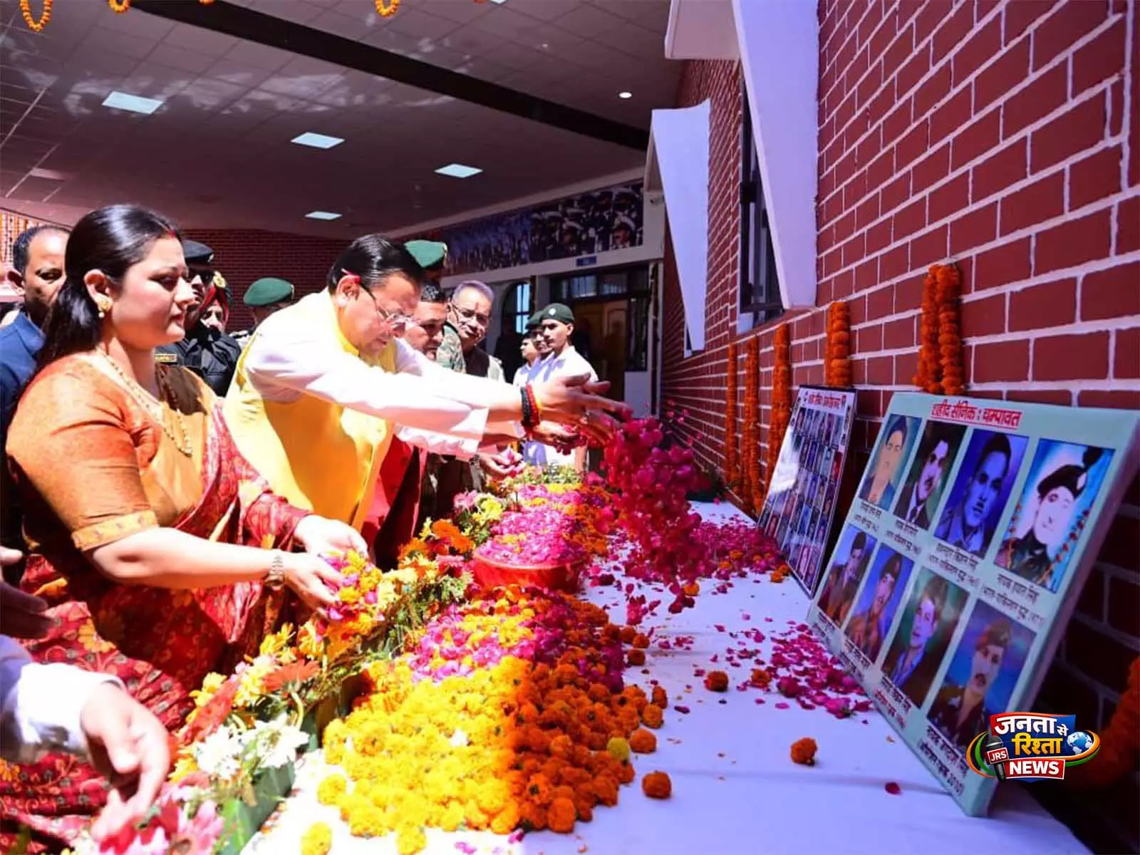 उत्तराखंड के CM धामी गौरव सैनिक सम्मान समारोह में शामिल हुए, दिवंगत पिता को पुष्पांजलि अर्पित की उत्तराखंड के CM धामी गौरव सैनिक सम्मान समारोह में शामिल हुए, दिवंगत पिता को पुष्पांजलि अर्पित की