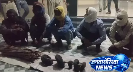 बाघ के शिकार के आरोप में 5 लोग गिरफ्तार बाघ के शिकार के आरोप में 5 लोग गिरफ्तार