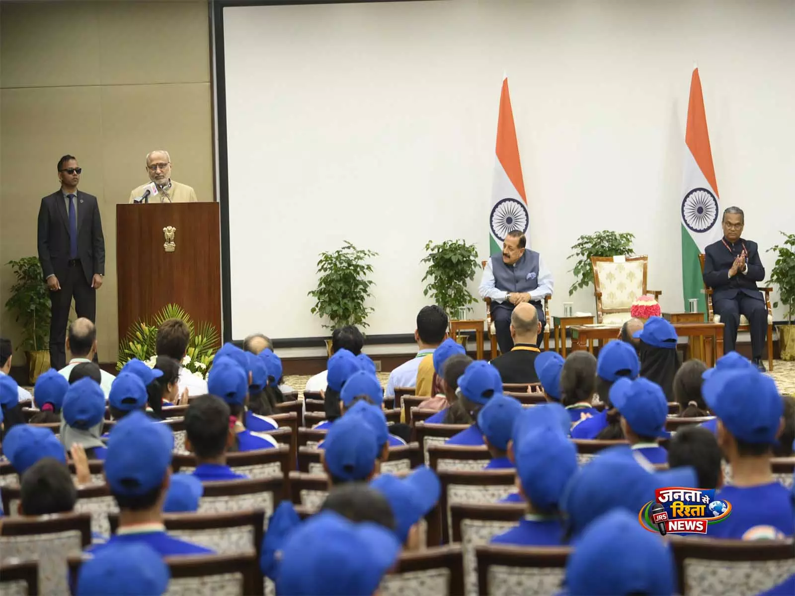 Jammu and Kashmir का युवा प्रतिनिधिमंडल उपराष्ट्रपति से मिला Jammu and Kashmir का युवा प्रतिनिधिमंडल उपराष्ट्रपति से मिला