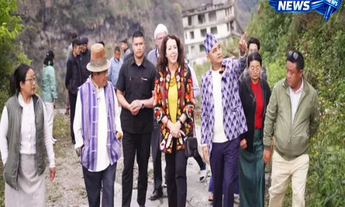 Sikkim : स्विस राजदूत ने मंगन जिले में ग्लोफ प्रभावित क्षेत्रों का दौरा किया Sikkim : स्विस राजदूत ने मंगन जिले में ग्लोफ प्रभावित क्षेत्रों का दौरा किया