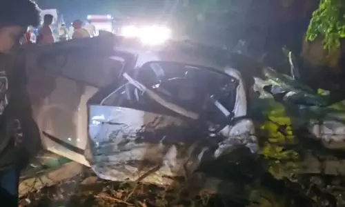 छत्तीसगढ़ में बड़ा सड़क हादसा, 2 कार की टक्कर में 6 लोगों की मौत छत्तीसगढ़ में बड़ा सड़क हादसा, 2 कार की टक्कर में 6 लोगों की मौत