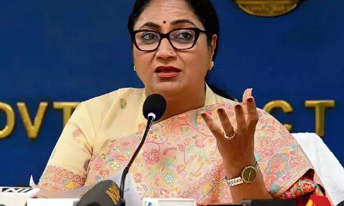 सीएम रेखा ने 30 जून तक Delhi के नालों से गाद निकालने का आदेश दिया