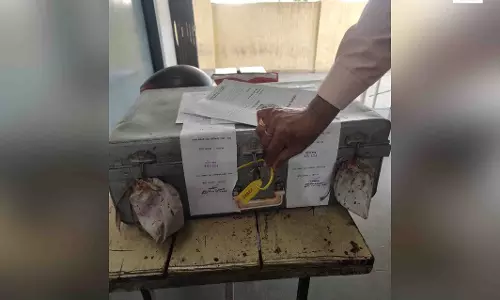 12वीं बोर्ड हिंदी की परीक्षा शुरू, प्रश्न पत्रों को सभी परीक्षा केंद्रों तक सुरक्षित और समय पर पहुंचाया गया 12वीं बोर्ड हिंदी की परीक्षा शुरू, प्रश्न पत्रों को सभी परीक्षा केंद्रों तक सुरक्षित और समय पर पहुंचाया गया