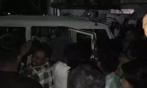 अवैध शराब बिक्री की शिकायत करना पड़ा भारी, ग्रामीणों के साथ मारपीट, गांव में अतिरिक्त पुलिस बल भी तैनात अवैध शराब बिक्री की शिकायत करना पड़ा भारी, ग्रामीणों के साथ मारपीट, गांव में अतिरिक्त पुलिस बल भी तैनात