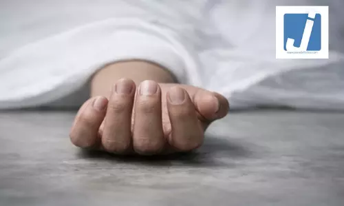दो ट्रेलरो की भिड़ंत में चालक की मौत, कई दुकानें क्षतिग्रस्त दो ट्रेलरो की भिड़ंत में चालक की मौत, कई दुकानें क्षतिग्रस्त