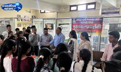 Kurukshetra लाडवा कॉलेज में दुर्लभ, पुरानी किताबों की प्रदर्शनी लगाई गई