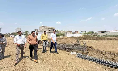 इंजीनियर और ठेकेदार को निर्माण कार्यों में लापरवाही पड़ी भारी