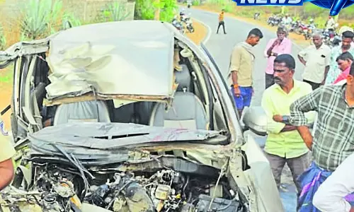 Karnataka : लॉरी और कार में टक्कर, दो की मौत