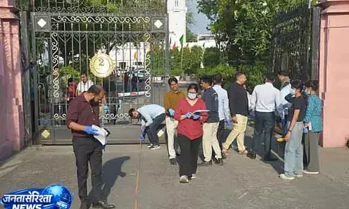 Delhi विधानसभा को बम धमकी का फर्जी ईमेल, जांच जारी Delhi विधानसभा को बम धमकी का फर्जी ईमेल, जांच जारी