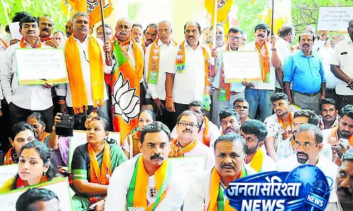नगर निगम टैक्स में बढ़ोतरी के खिलाफ BJP का विरोध प्रदर्शन नगर निगम टैक्स में बढ़ोतरी के खिलाफ BJP का विरोध प्रदर्शन