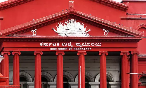 SSLC में तीसरी भाषा के लिए नंबरों के बजाय ग्रेड को चुनौती देने वाली PIL: HC ने याचिकाकर्ता पर जुर्माना लगाया SSLC में तीसरी भाषा के लिए नंबरों के बजाय ग्रेड को चुनौती देने वाली PIL: HC ने याचिकाकर्ता पर जुर्माना लगाया