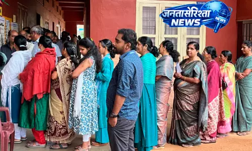 Official mistake : महिला का वोट मिलते-जुलते नाम से आया Official mistake : महिला का वोट मिलते-जुलते नाम से आया