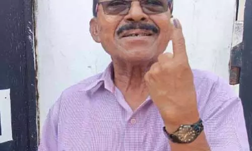 Kerala ; गोविंद अप्पुनैर ने 74 साल की उम्र में अपना पहला वोट डाला Kerala ; गोविंद अप्पुनैर ने 74 साल की उम्र में अपना पहला वोट डाला