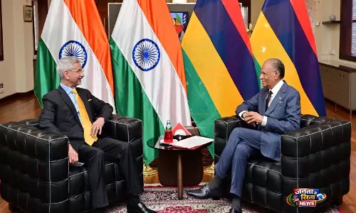 Jaishankar ने मॉरीशस के प्रधानमंत्री रामगुलाम से की मुलाकात Jaishankar ने मॉरीशस के प्रधानमंत्री रामगुलाम से की मुलाकात
