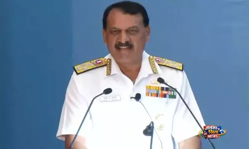 संघर्ष से दूरी का मतलब उसके परिणामों से दूरी नहीं है: पश्चिम एशिया में तनाव पर नौसेना प्रमुख एडमिरल