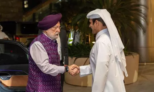 भारत-कतर के बीच रिश्तों को और मजबूत करने पर बनी सहमति; व्यापार, ऊर्जा और सांस्कृतिक सहयोग जैसे क्षेत्रों पर जोर भारत-कतर के बीच रिश्तों को और मजबूत करने पर बनी सहमति; व्यापार, ऊर्जा और सांस्कृतिक सहयोग जैसे क्षेत्रों पर जोर