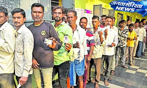 Karnataka : वोटिंग मशीन में शामिल होने वाले उम्मीदवारों का भविष्य Karnataka : वोटिंग मशीन में शामिल होने वाले उम्मीदवारों का भविष्य