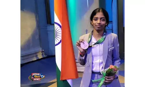 FIDE कैंडिडेट्स में वैशाली आगे, सिंदारोव मज़बूत