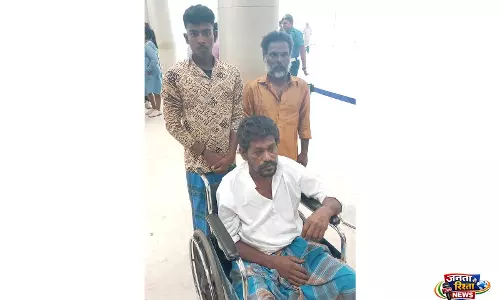 Sri Lanka से 3 भारतीय मछुआरे स्वदेश लौटे, घर की ओर रवाना Sri Lanka से 3 भारतीय मछुआरे स्वदेश लौटे, घर की ओर रवाना