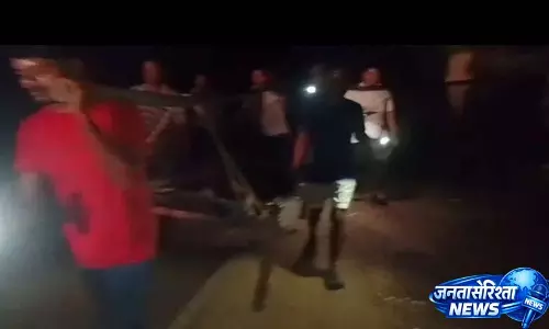 Chintakunta गांव में गर्भवती महिला को बच्चे को जन्म देने में परेशानी का सामना करना पड़ा Chintakunta गांव में गर्भवती महिला को बच्चे को जन्म देने में परेशानी का सामना करना पड़ा