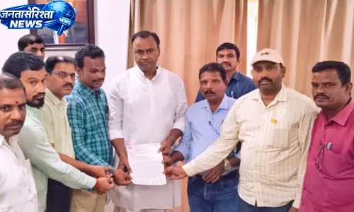 TSUTF ने सरकारी स्कूल के छात्रों के लिए मुफ़्त यूनिफ़ॉर्म में क्वालिटी की मांग की TSUTF ने सरकारी स्कूल के छात्रों के लिए मुफ़्त यूनिफ़ॉर्म में क्वालिटी की मांग की