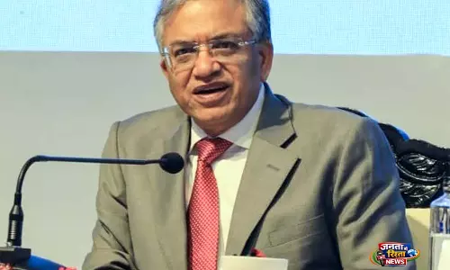 तमिलनाडु में CEC ने चुनाव तैयारियों की समीक्षा की तमिलनाडु में CEC ने चुनाव तैयारियों की समीक्षा की