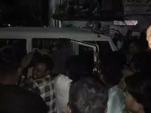 अवैध शराब बिक्री की शिकायत करना पड़ा भारी, ग्रामीणों के साथ मारपीट, गांव में अतिरिक्त पुलिस बल भी तैनात अवैध शराब बिक्री की शिकायत करना पड़ा भारी, ग्रामीणों के साथ मारपीट, गांव में अतिरिक्त पुलिस बल भी तैनात