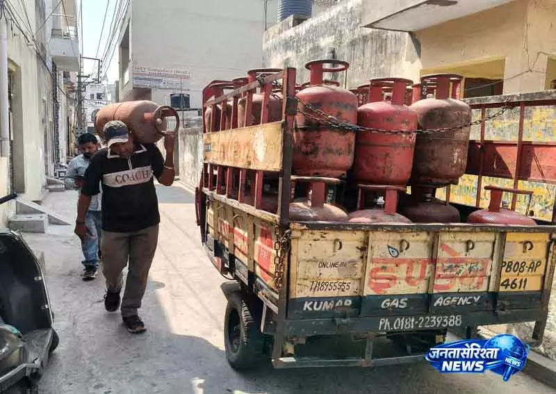 Gurugram: LPG से PNG पर स्विच करने के लिए 90 दिन का समय Gurugram: LPG से PNG पर स्विच करने के लिए 90 दिन का समय