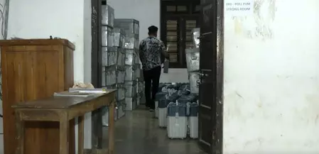केरल चुनाव : एलडीएफ को तीसरी बार सत्ता की उम्मीद, यूडीएफ बोला-इस बार बदलाव तय केरल चुनाव : एलडीएफ को तीसरी बार सत्ता की उम्मीद, यूडीएफ बोला-इस बार बदलाव तय