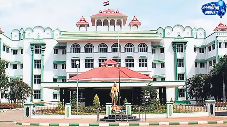 Tamil Nadu: मद्रास हाई कोर्ट की मदुरै बेंच ने चर्च क्रॉस को तुरंत हटाने का आदेश दिया Tamil Nadu: मद्रास हाई कोर्ट की मदुरै बेंच ने चर्च क्रॉस को तुरंत हटाने का आदेश दिया